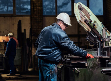 Precyzyjna obróbka CNC w przemyśle – usługi CNC dla produkcji seryjnej i indywidualnej